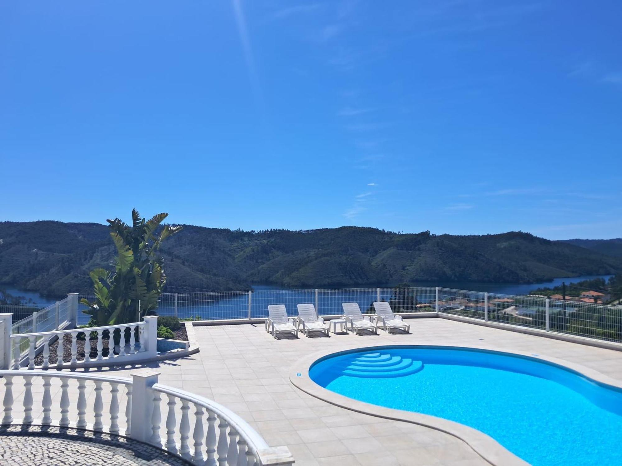 Lago Azul Villas Ferreira do Zezere Luaran gambar
